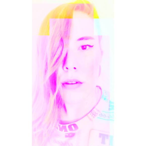 Meet your Posher, Karlie - Picture 1 of 1